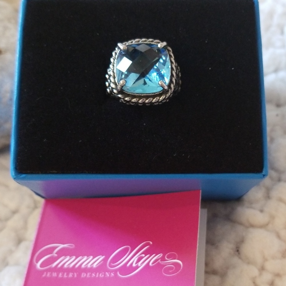 🦋Pretty Emma Sky topaz ring🦋 - Picture 6 of 7